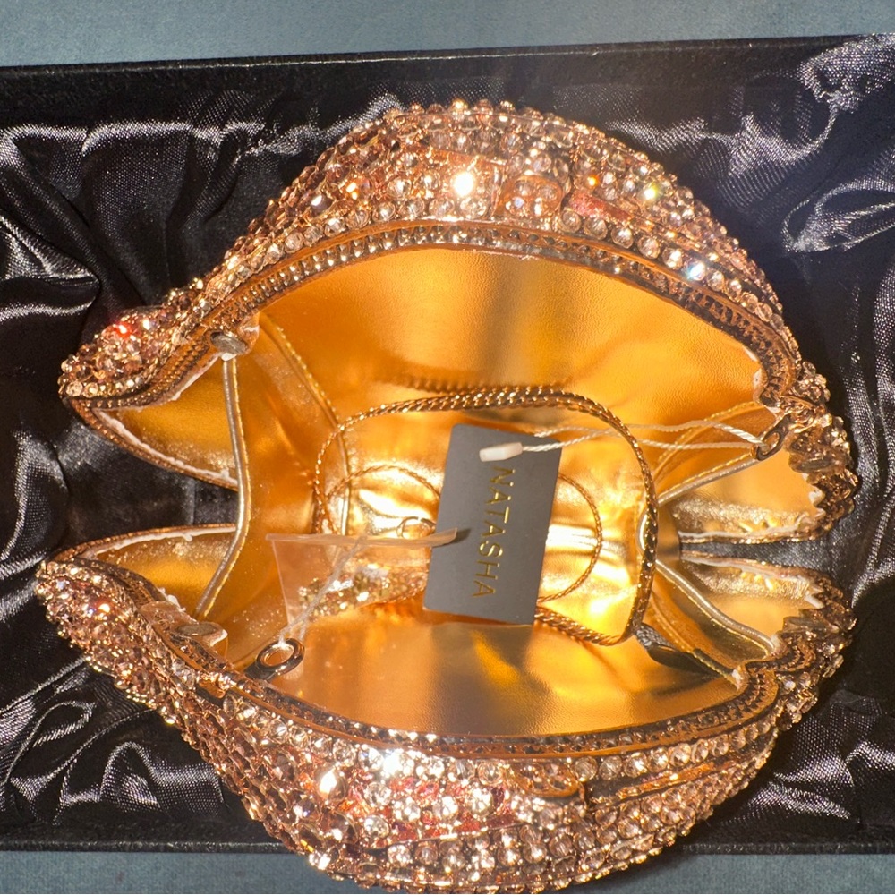 Natasha Shell Clutch - Picture 4 of 5